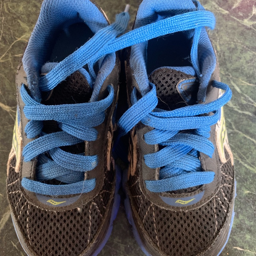 Boy shoes 11.5W